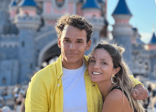 Théo Curin et sa copine Théo Curin et sa copine
